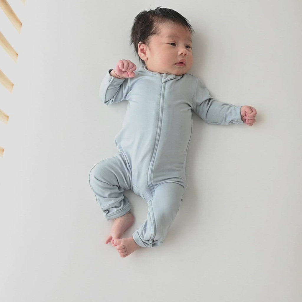Video of baby wearing Kyte Baby Zippered Romper in Fog